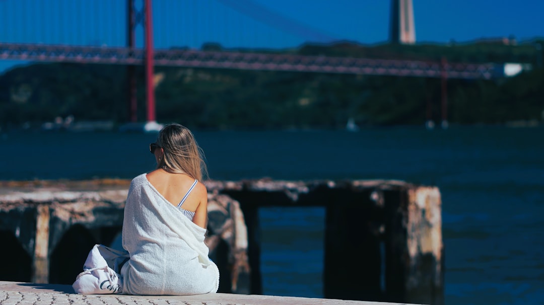 Warum Introvertierte sich in anonymen Video Räumen wohl fühlen